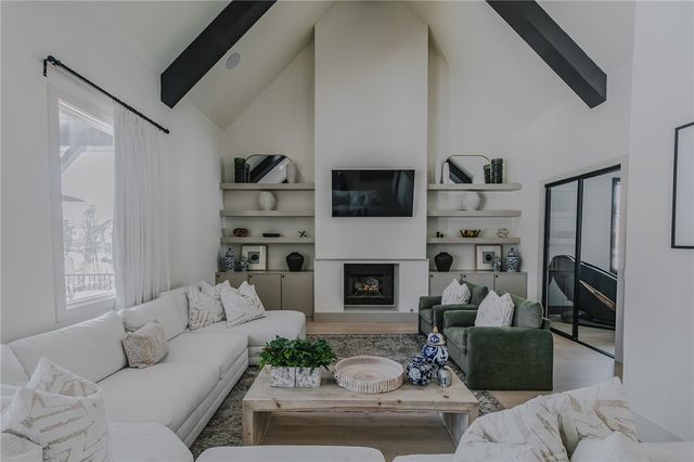 46 W Buckingham Drive, Rogers, AR 72758