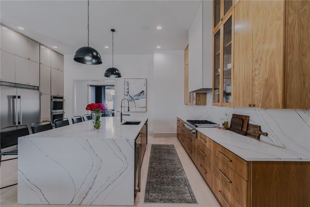 46 W Buckingham Drive, Rogers, AR 72758