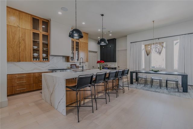 46 W Buckingham Drive, Rogers, AR 72758