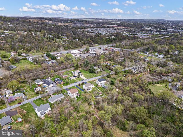 435 OLD PHILADELPHIA PIKE, Douglassville, PA 19518