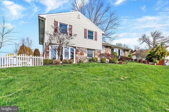 1170 BALLYTORE RD, Huntingdon Valley, PA 19006