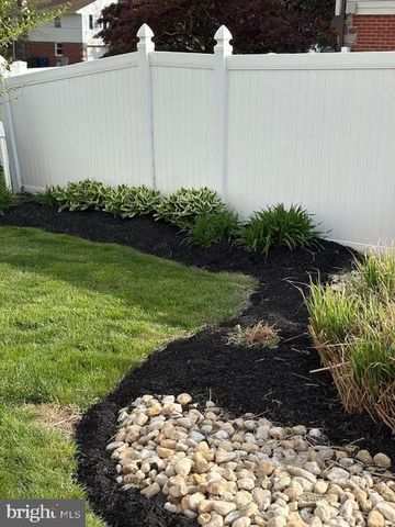 1170 BALLYTORE RD, Huntingdon Valley, PA 19006