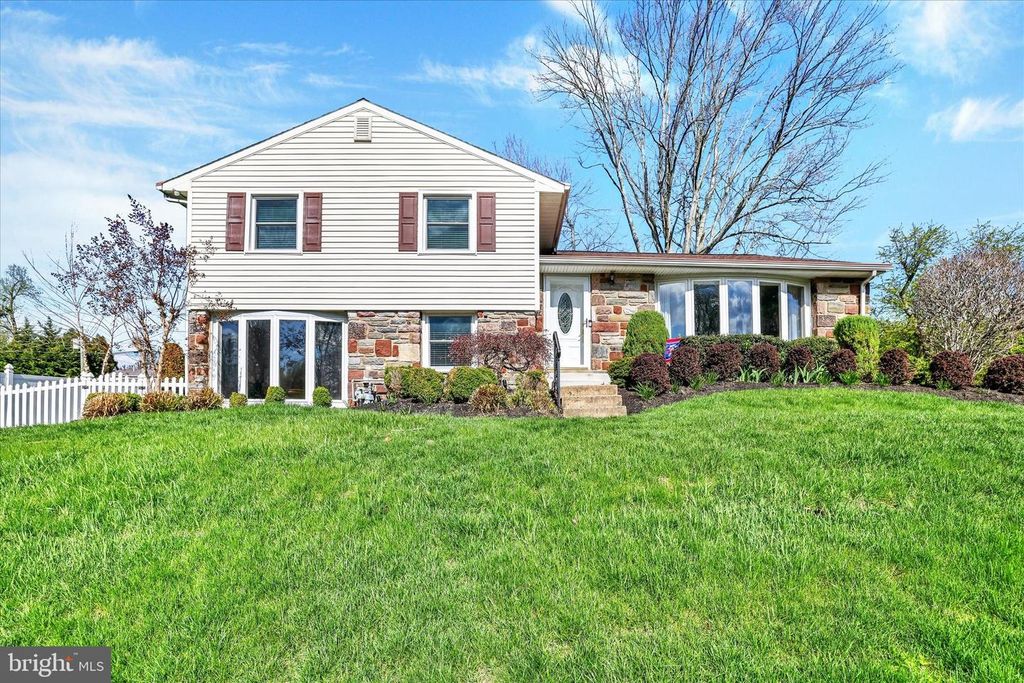 1170 BALLYTORE RD, Huntingdon Valley, PA 19006