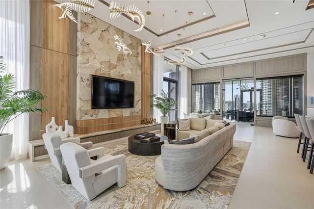 275 1ST AVENUE S 1107, St Petersburg, FL 33701