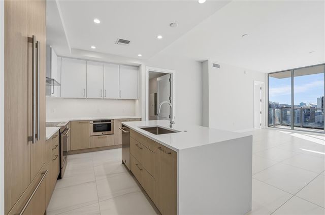 275 1ST AVENUE S 1107, St Petersburg, FL 33701