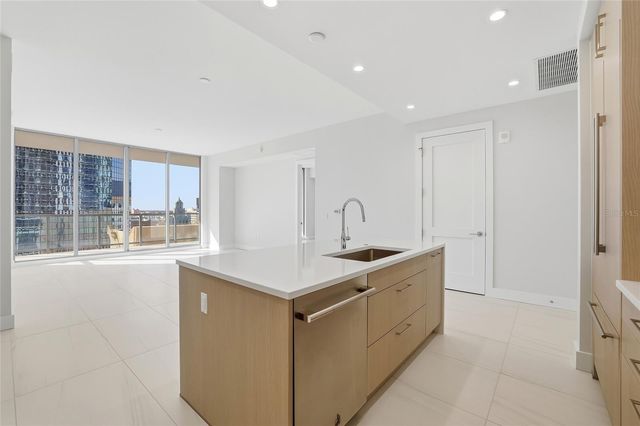 275 1ST AVENUE S 1107, St Petersburg, FL 33701