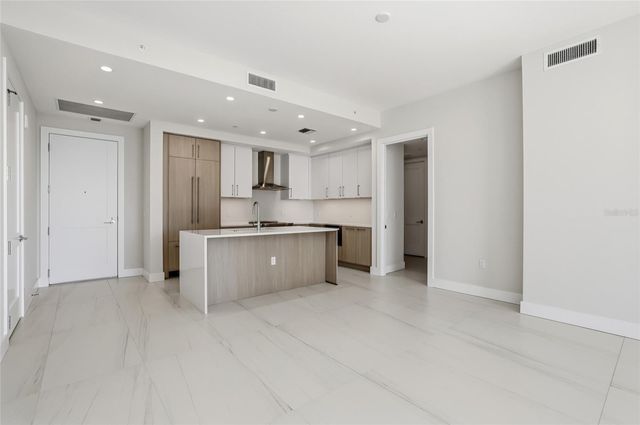 275 1ST AVENUE S 1107, St Petersburg, FL 33701