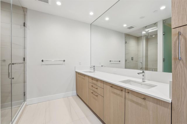 275 1ST AVENUE S 1107, St Petersburg, FL 33701