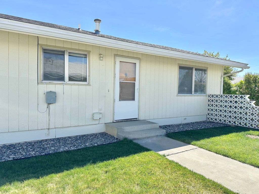 716 E 5th St, Powell, WY 82435