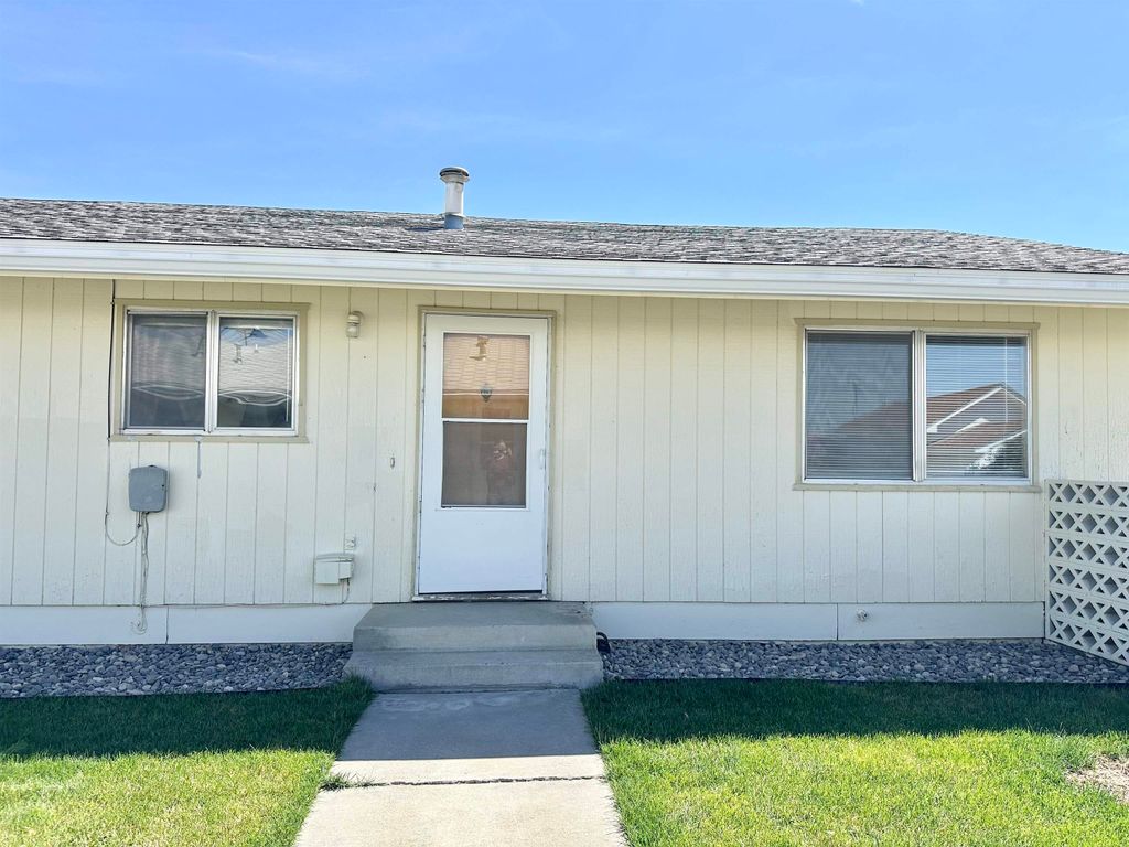 716 E 5th St, Powell, WY 82435 photo 2