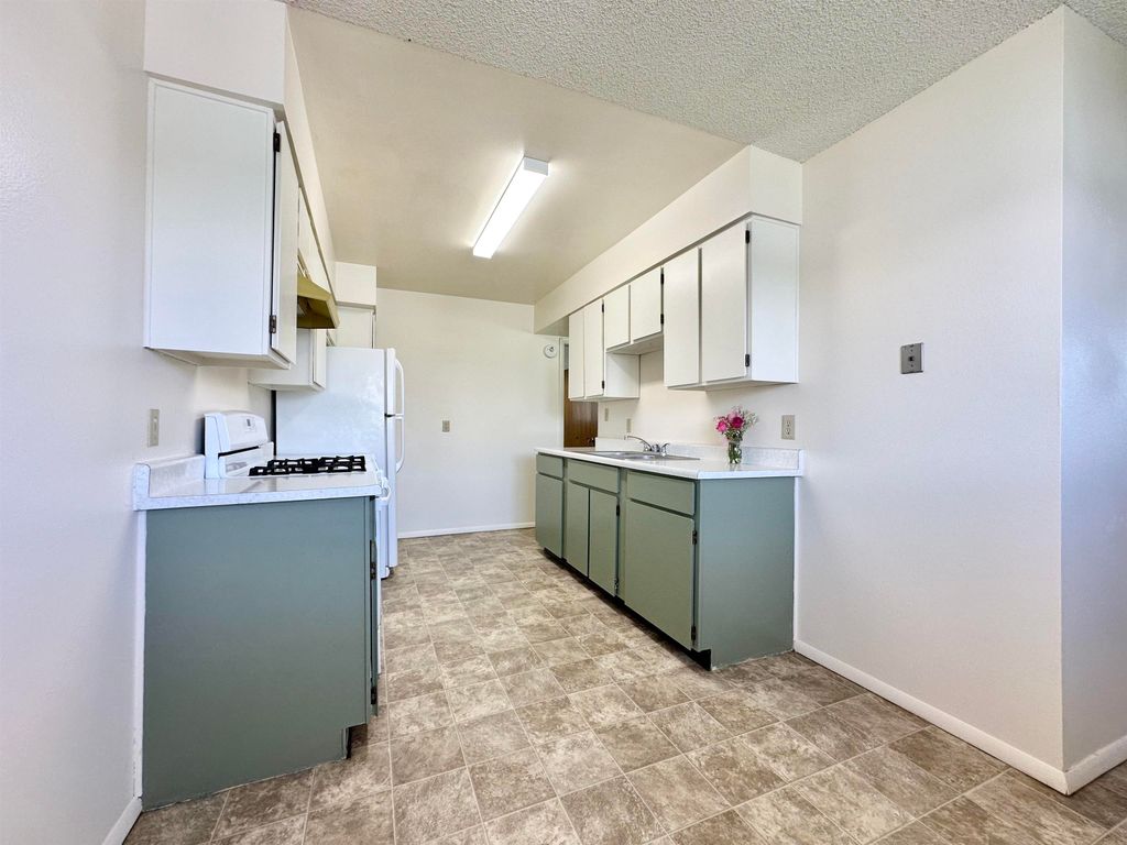 716 E 5th St, Powell, WY 82435 photo 8