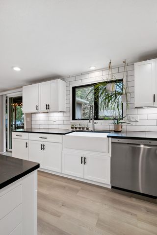 1933 Davis Court, Shakopee, MN 55379