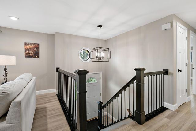 1933 Davis Court, Shakopee, MN 55379