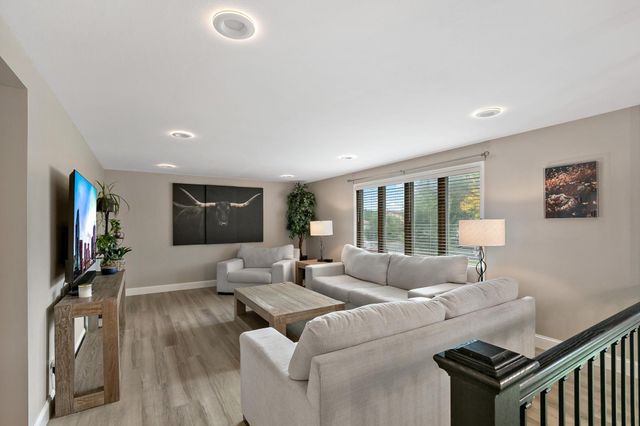 1933 Davis Court, Shakopee, MN 55379