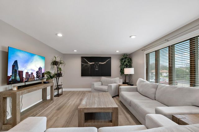 1933 Davis Court, Shakopee, MN 55379