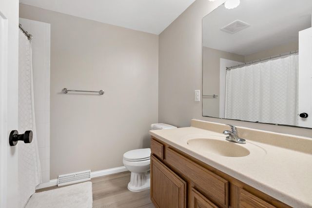 1933 Davis Court, Shakopee, MN 55379