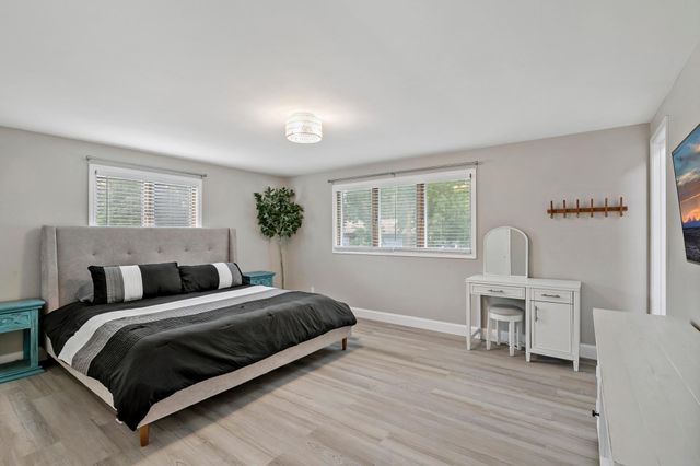 1933 Davis Court, Shakopee, MN 55379