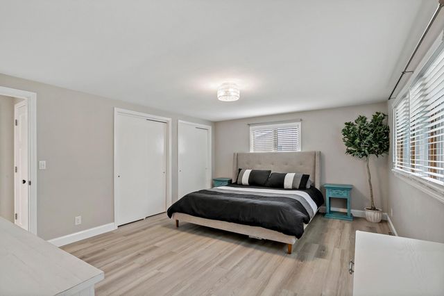 1933 Davis Court, Shakopee, MN 55379