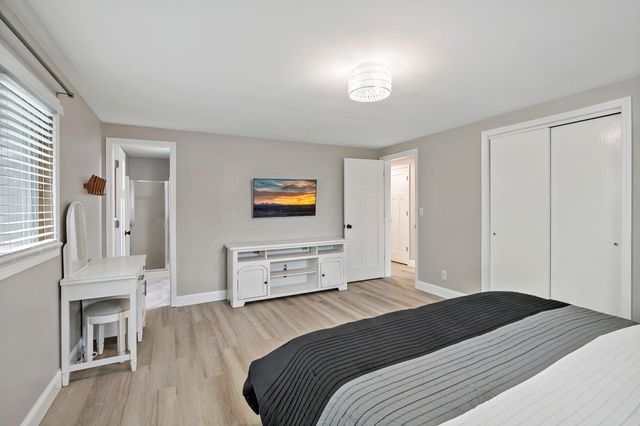 1933 Davis Court, Shakopee, MN 55379