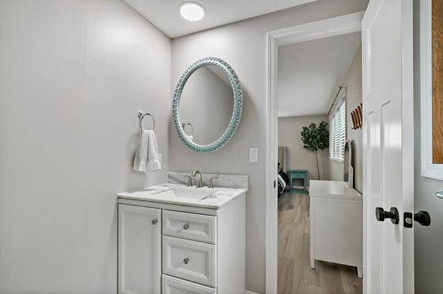 1933 Davis Court, Shakopee, MN 55379