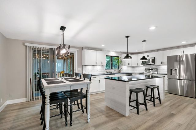 1933 Davis Court, Shakopee, MN 55379