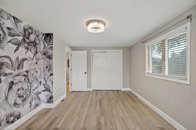 1933 Davis Court, Shakopee, MN 55379