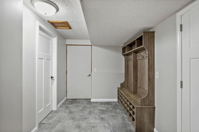 1933 Davis Court, Shakopee, MN 55379