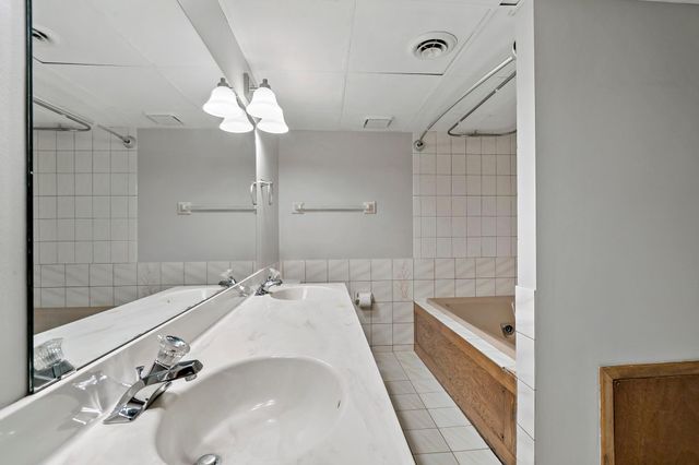 1933 Davis Court, Shakopee, MN 55379