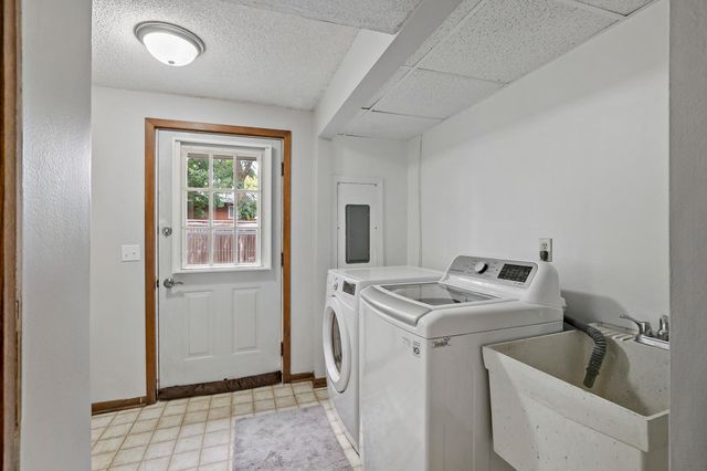 1933 Davis Court, Shakopee, MN 55379