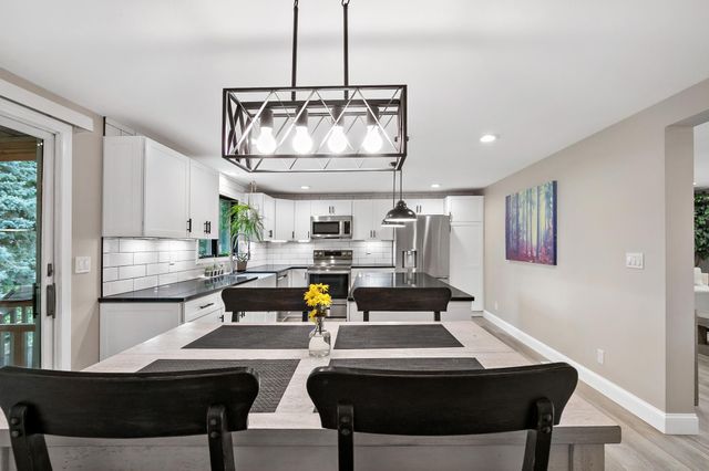 1933 Davis Court, Shakopee, MN 55379