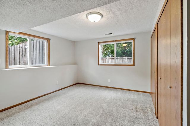 1933 Davis Court, Shakopee, MN 55379