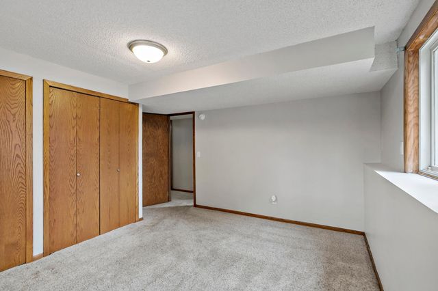 1933 Davis Court, Shakopee, MN 55379