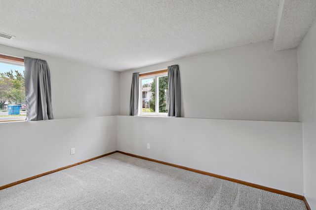 1933 Davis Court, Shakopee, MN 55379