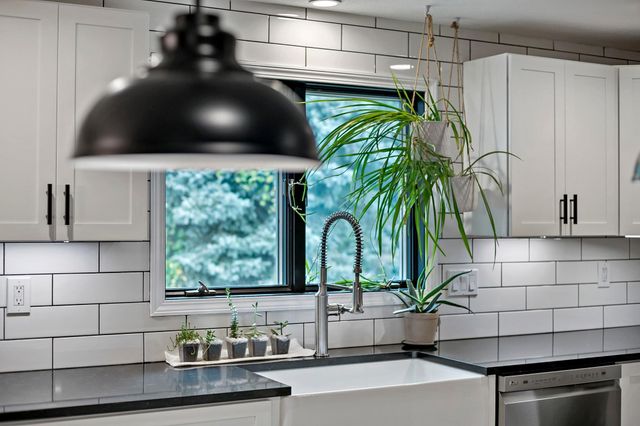 1933 Davis Court, Shakopee, MN 55379