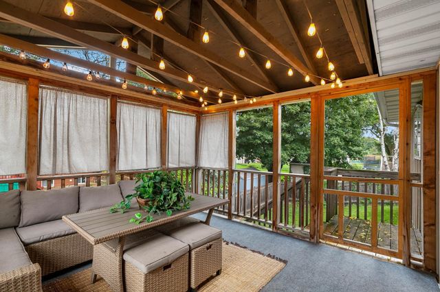 1933 Davis Court, Shakopee, MN 55379