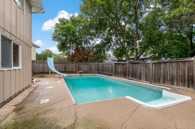 1933 Davis Court, Shakopee, MN 55379