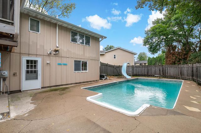 1933 Davis Court, Shakopee, MN 55379