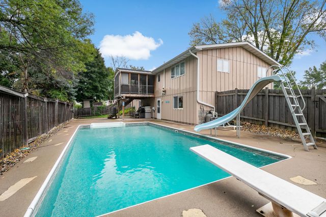 1933 Davis Court, Shakopee, MN 55379