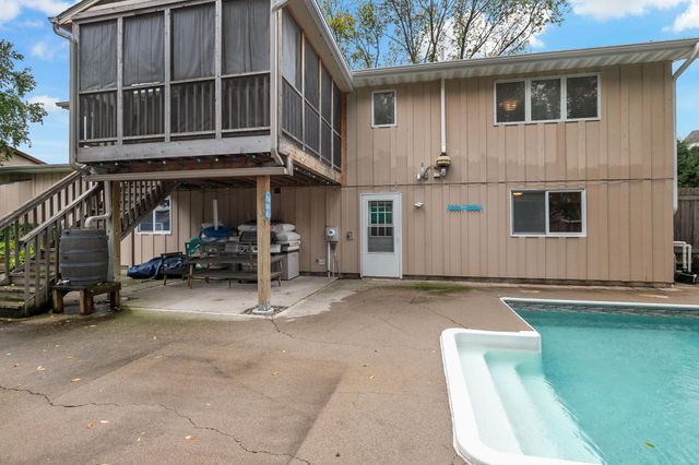 1933 Davis Court, Shakopee, MN 55379