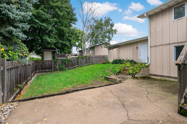 1933 Davis Court, Shakopee, MN 55379