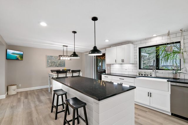 1933 Davis Court, Shakopee, MN 55379