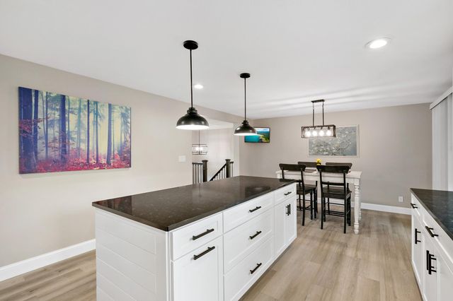 1933 Davis Court, Shakopee, MN 55379