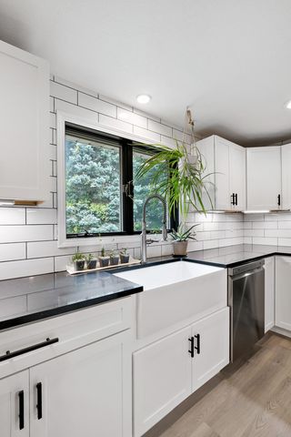 1933 Davis Court, Shakopee, MN 55379