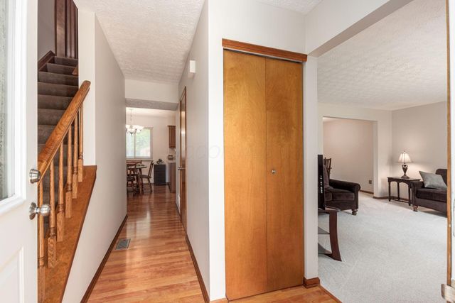 2161 Ransom Oaks Drive, Columbus, OH 43228
