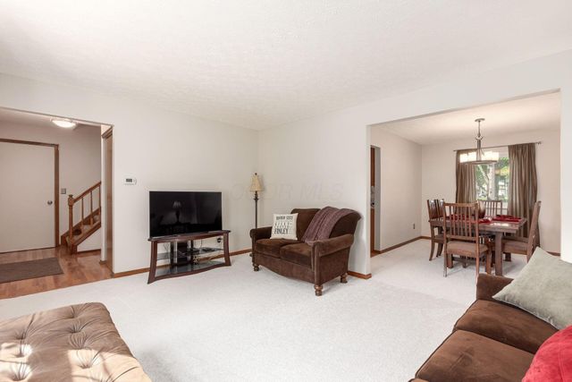 2161 Ransom Oaks Drive, Columbus, OH 43228