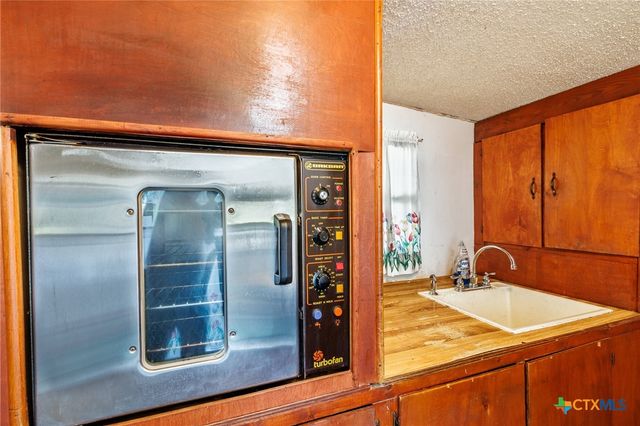 921 Robertson Street, Gonzales, TX 78629