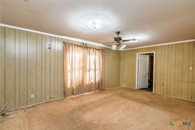 921 Robertson Street, Gonzales, TX 78629