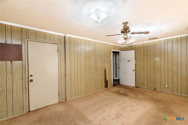 921 Robertson Street, Gonzales, TX 78629