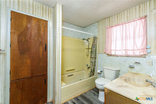 921 Robertson Street, Gonzales, TX 78629