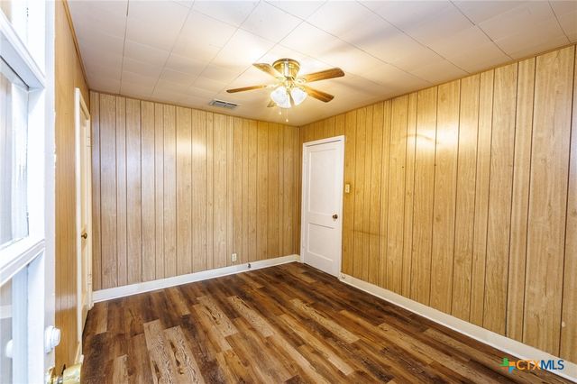 921 Robertson Street, Gonzales, TX 78629